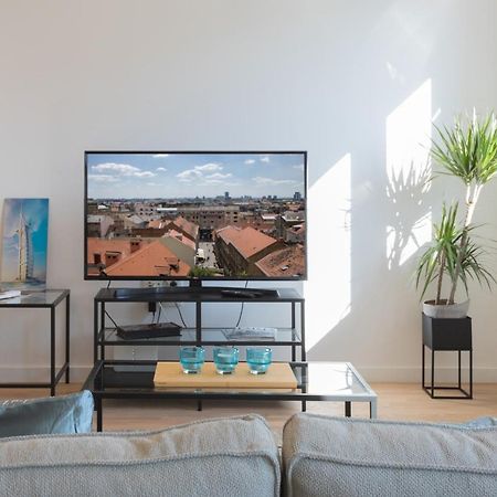 Design 2Bdr Apartment Near City Center ซาเกร็บ ภายนอก รูปภาพ
